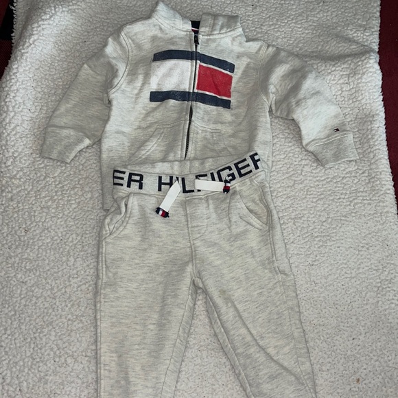 Tommy Hilfiger Sweat Suit - Picture 1 of 1
